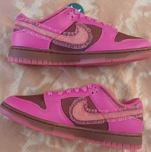 NWT Nike 2022 Valentines Day Dunk Lows